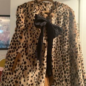 GORGEOUS Elizabeth Wilson Leopard Cape